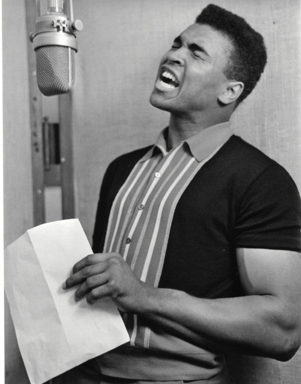 Muhammad Ali Singing 1964 год